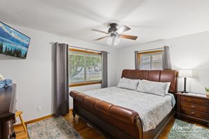 Alquiler Vacacional - King Bed with fenced in backyard & Large 65" TV