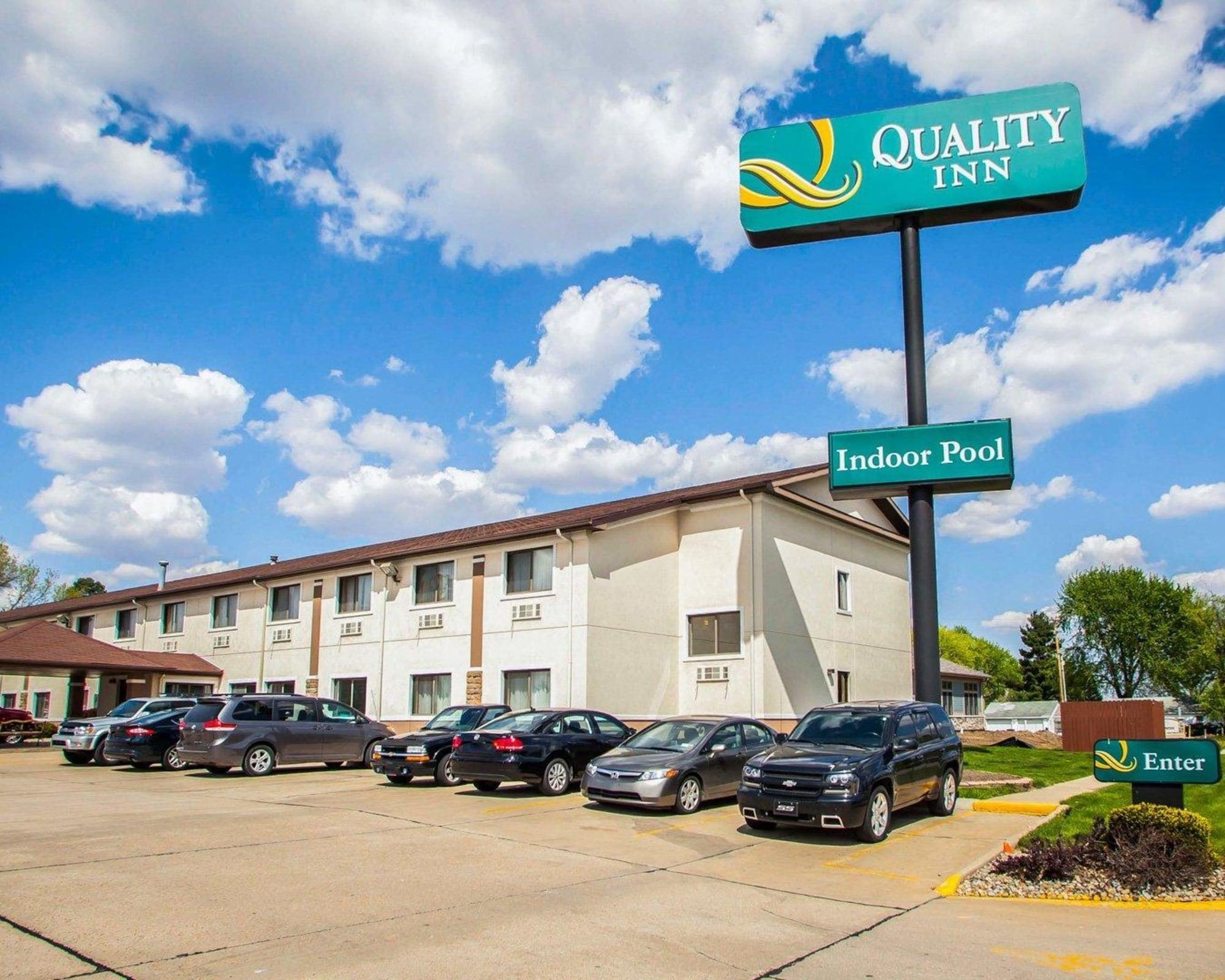 Vista Exterior Quality Inn near I-72 and Hwy 51