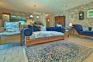 Alquiler Vacacional - This authentic Istrian stone house is located in the small picturesque village of Musalez, 3km from