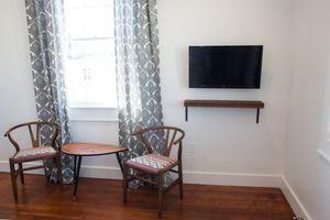 Alojamiento - 8-Suite Guesthouse Sleep 32! - Huge yard