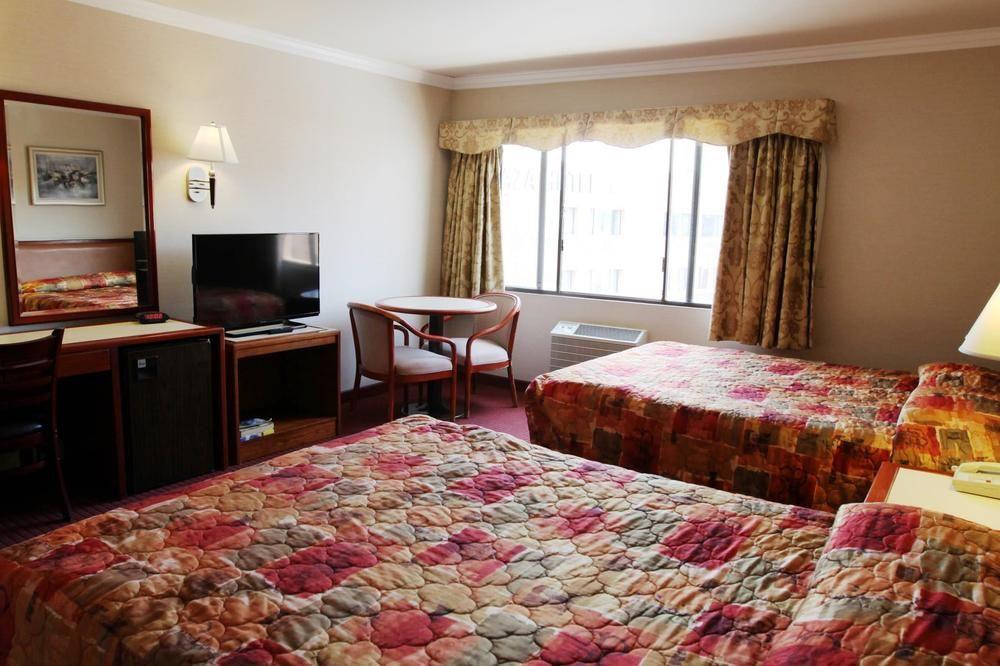 Hotel Metro Plaza Hotel