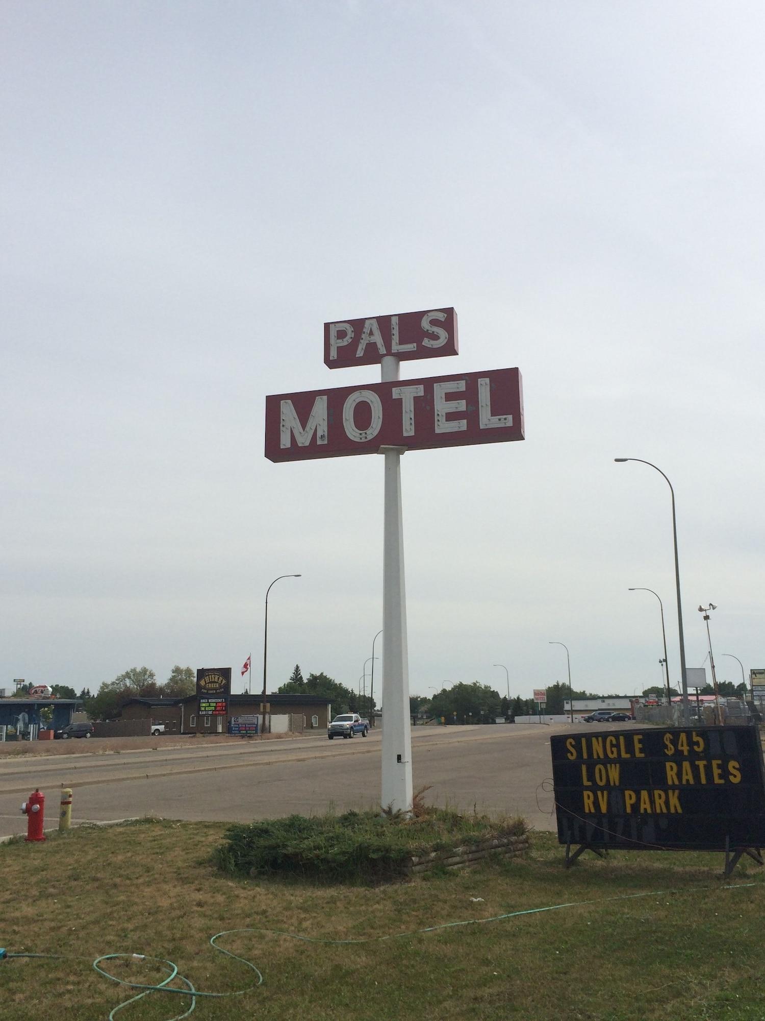 Varios Pal's Motel