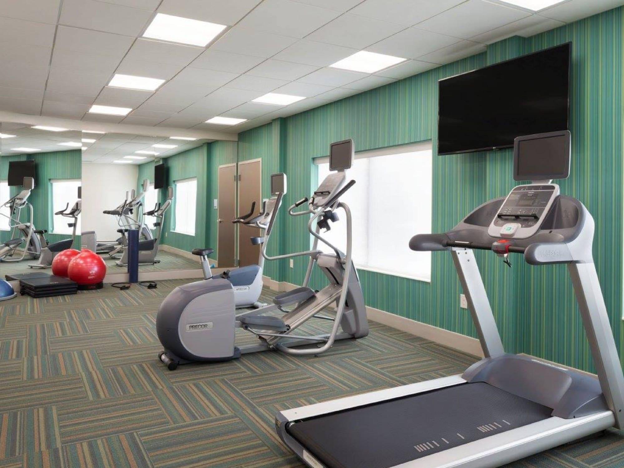 Gimnasio Holiday Inn Express Hotel & Suites Canton by IHG