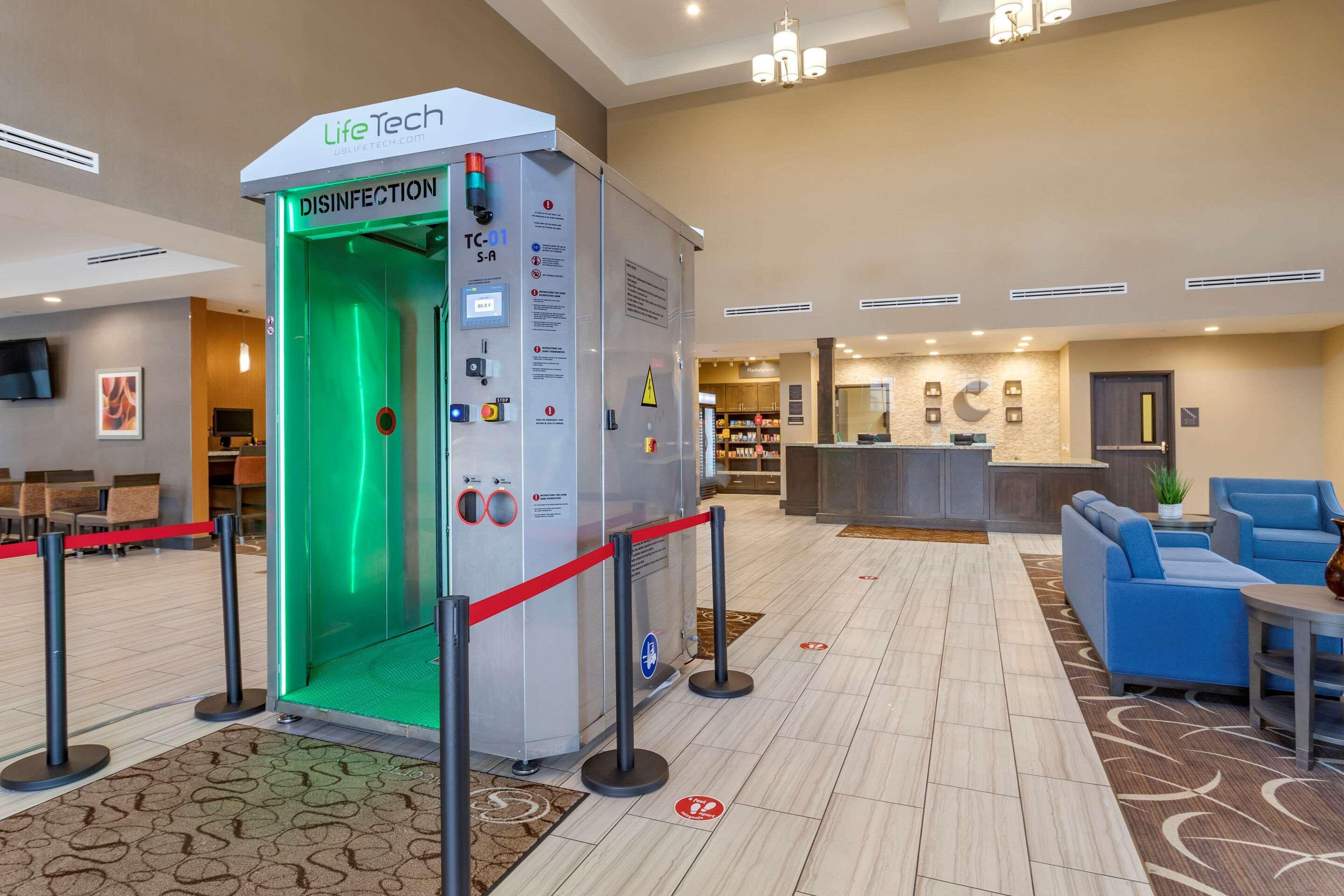 Vista Lobby Comfort Suites Near Sam Houston Race Park