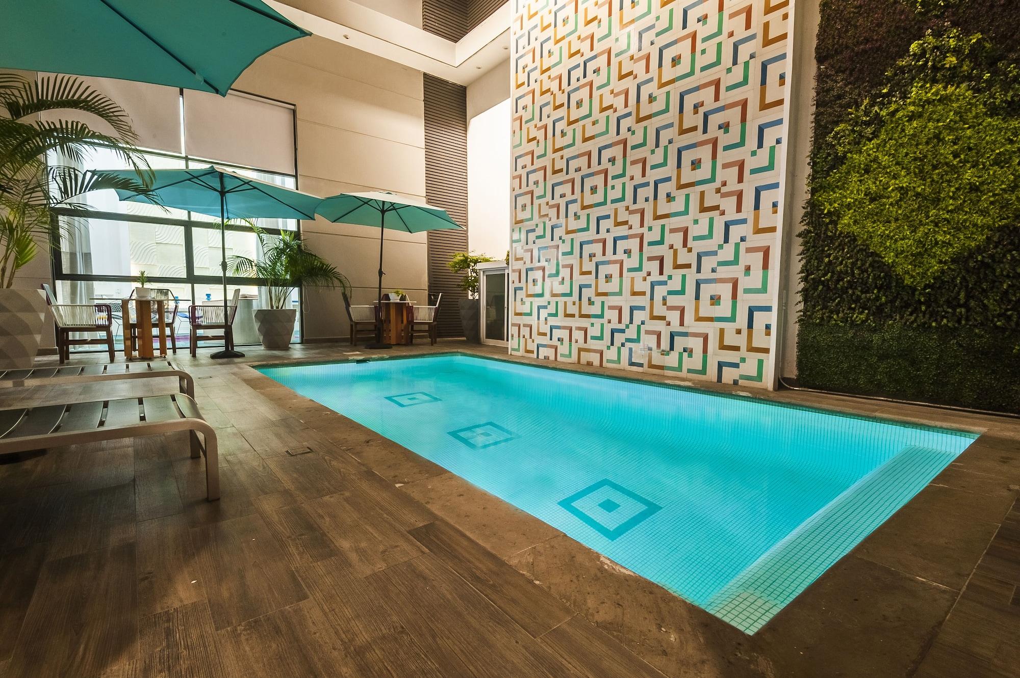 Vista da piscina FCH Hotel Expo Adults Only