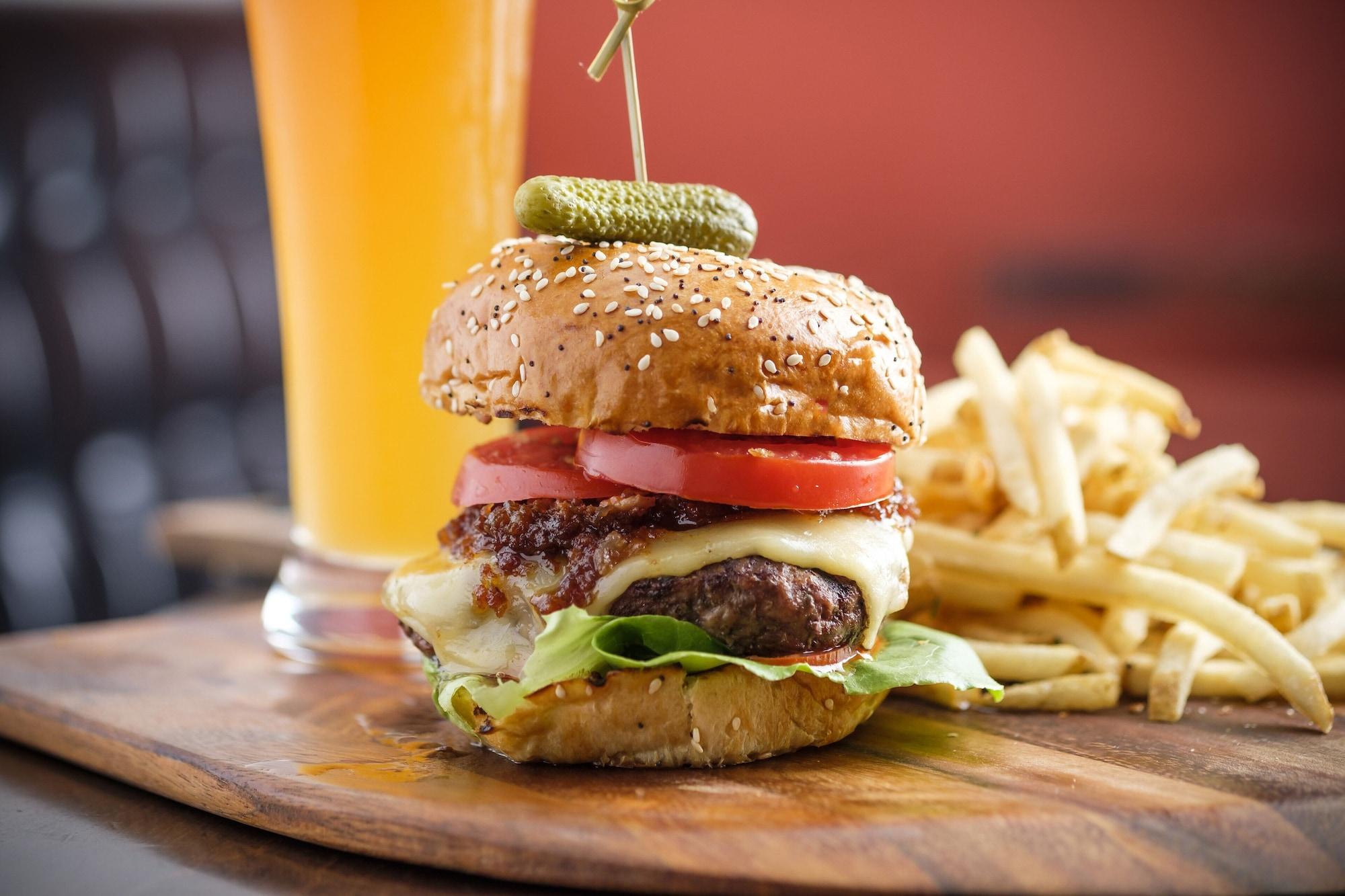 Restaurant Kimpton Hotel Monaco Baltimore Inner Harbor by IHG