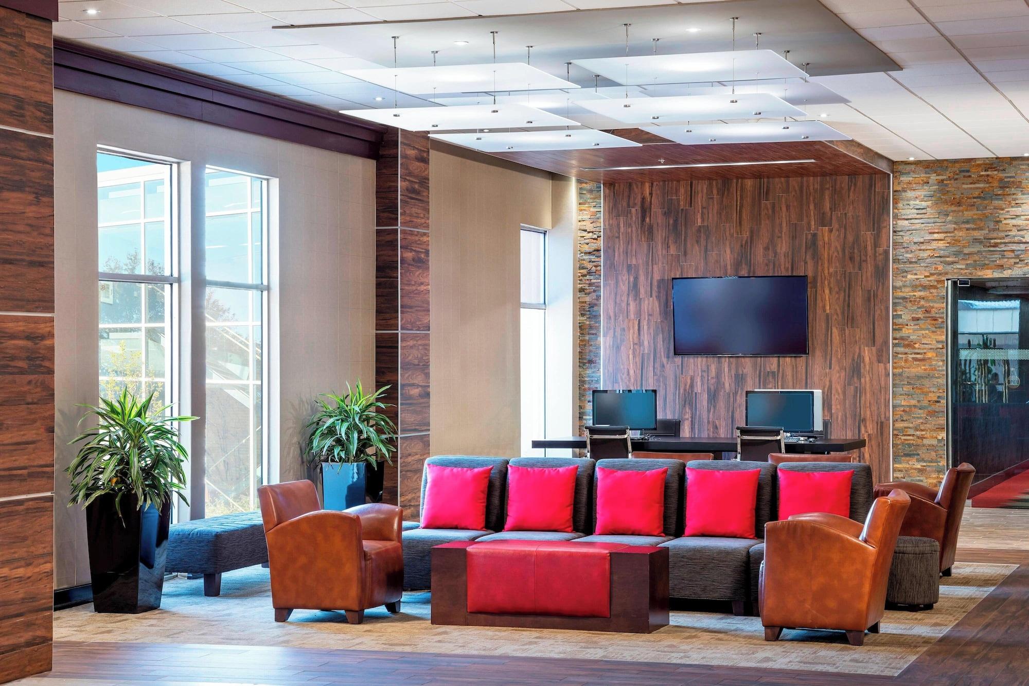 Vista Lobby Four Points by Sheraton Chicago O'Hare Airport