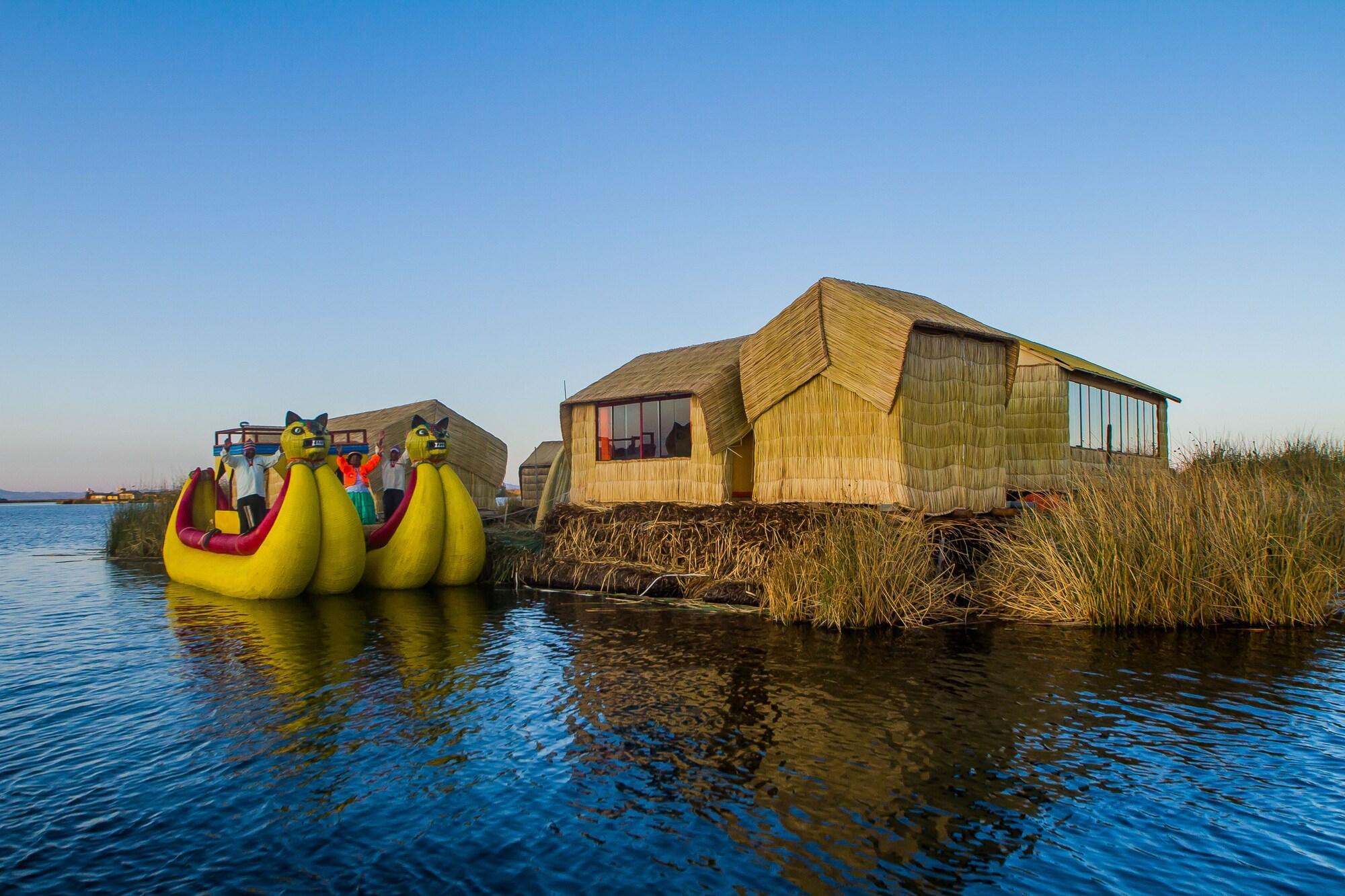 Vista Exterior Uros Qhota Uta Lodge