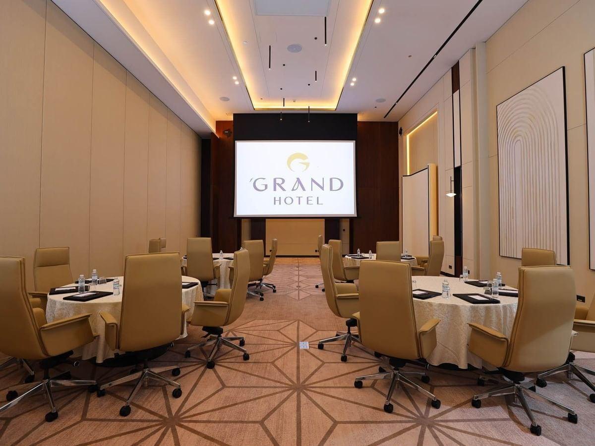 Sala de Reuniones First Grand Hotel