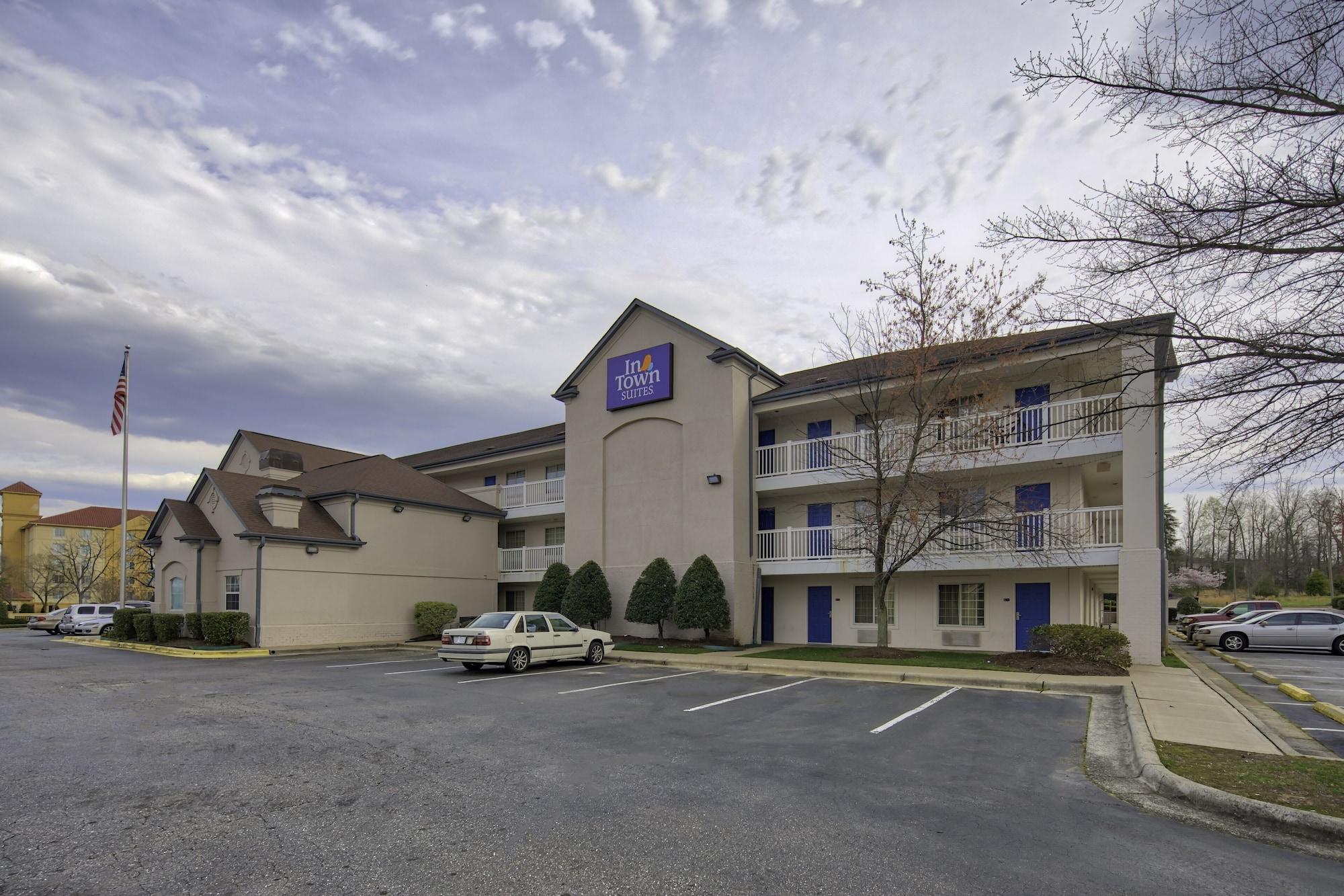 Vista Exterior InTown Suites Extended Stay Greensboro NC - Lanada Rd