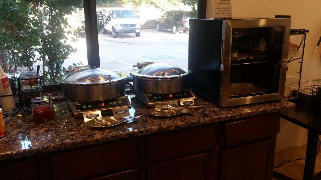 Restaurant SureStay Plus by Best Western Edmond