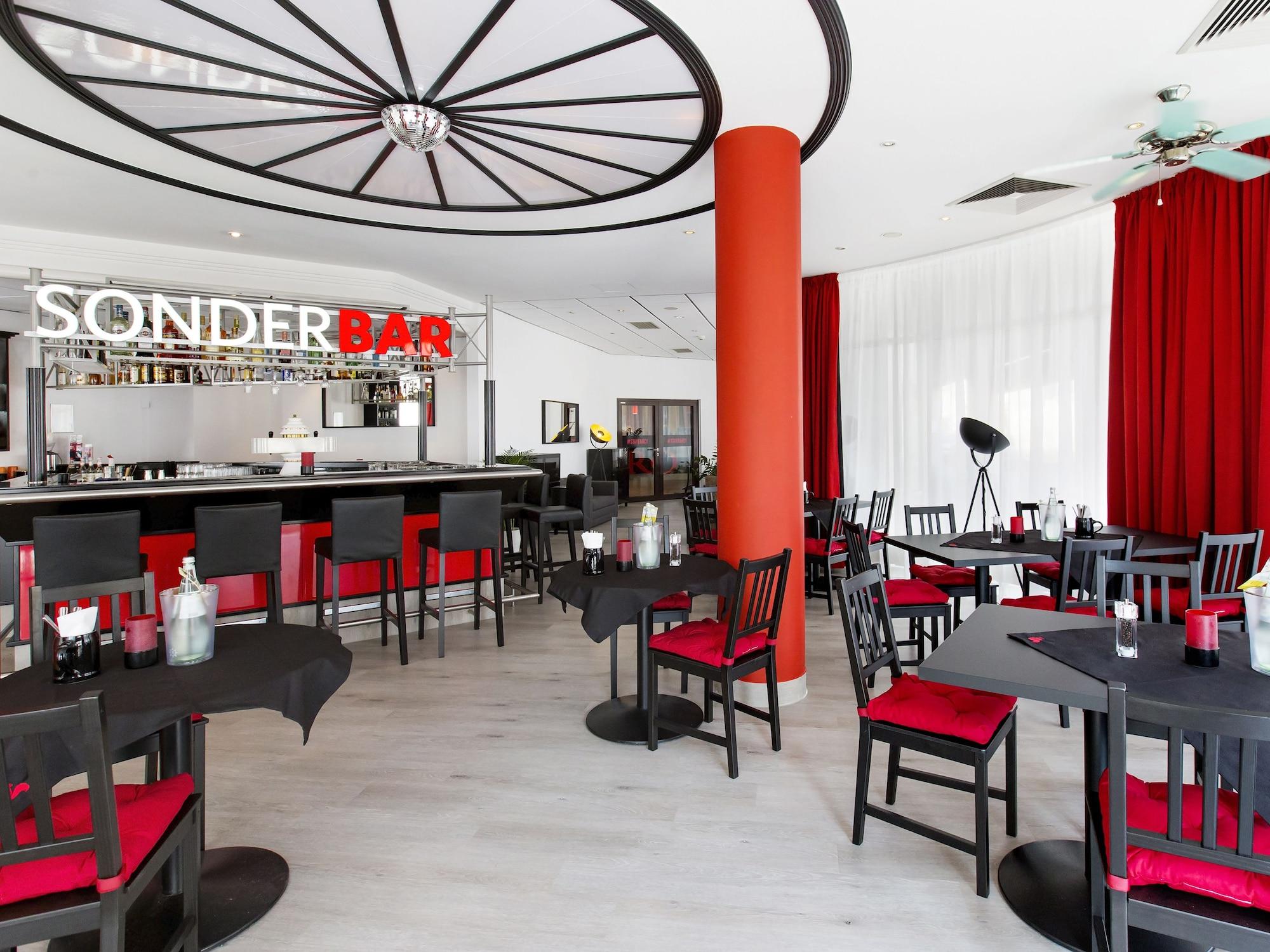 Bar/Salón Dormero Hotel Dessau-Rosslau