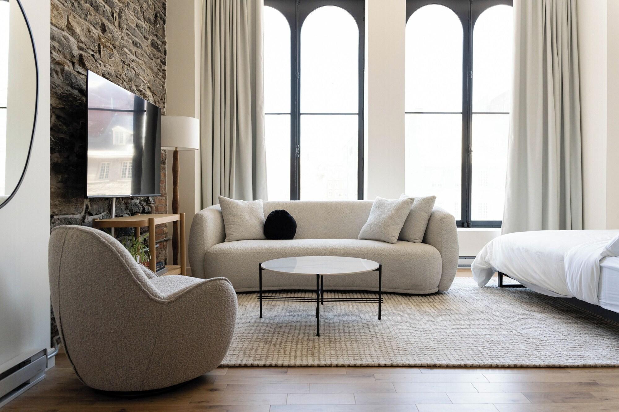 Varios Maison Place Jacques-Cartier by Luxury In Transit
