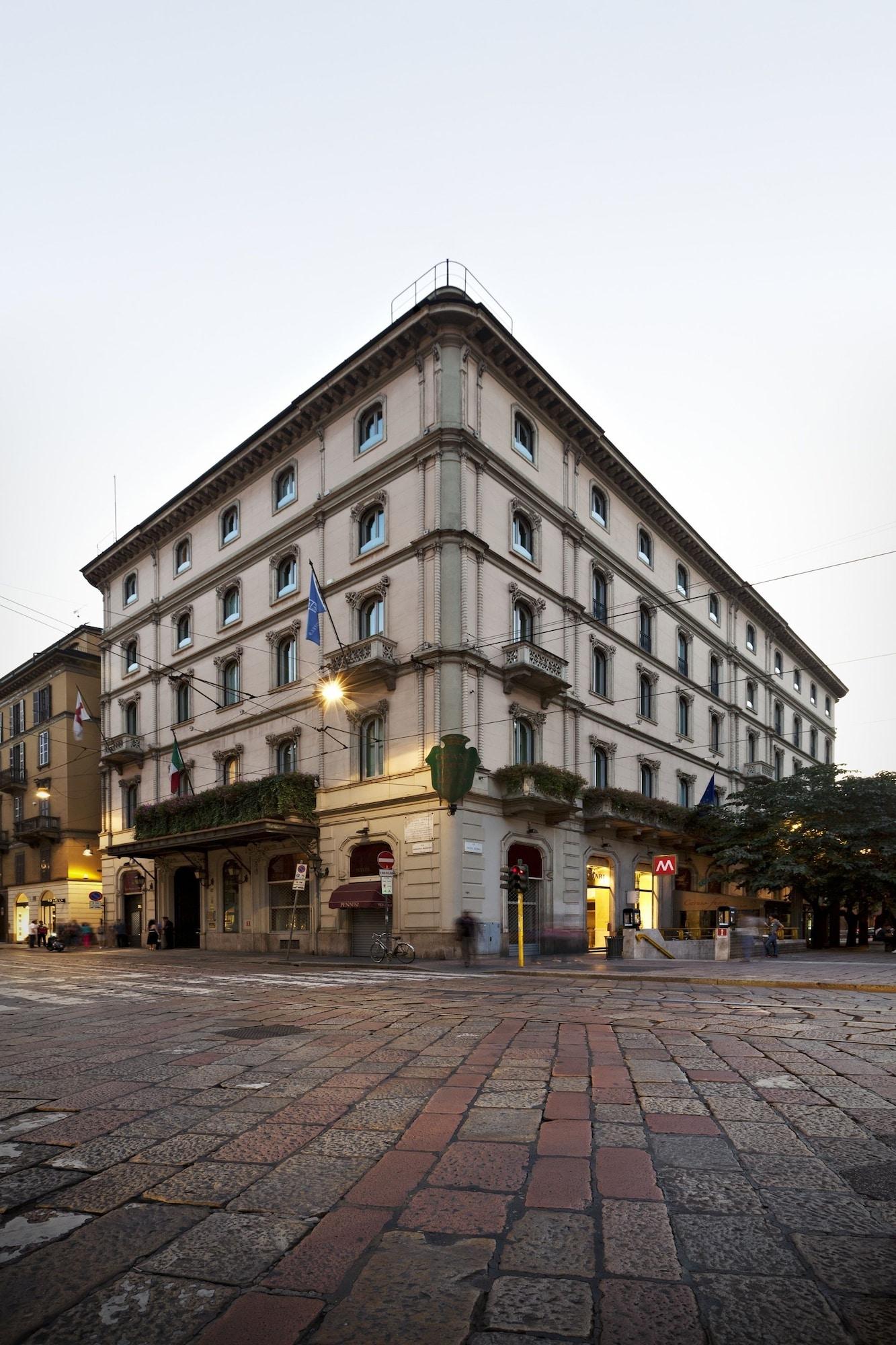 Vista da fachada Grand Hotel et de Milan