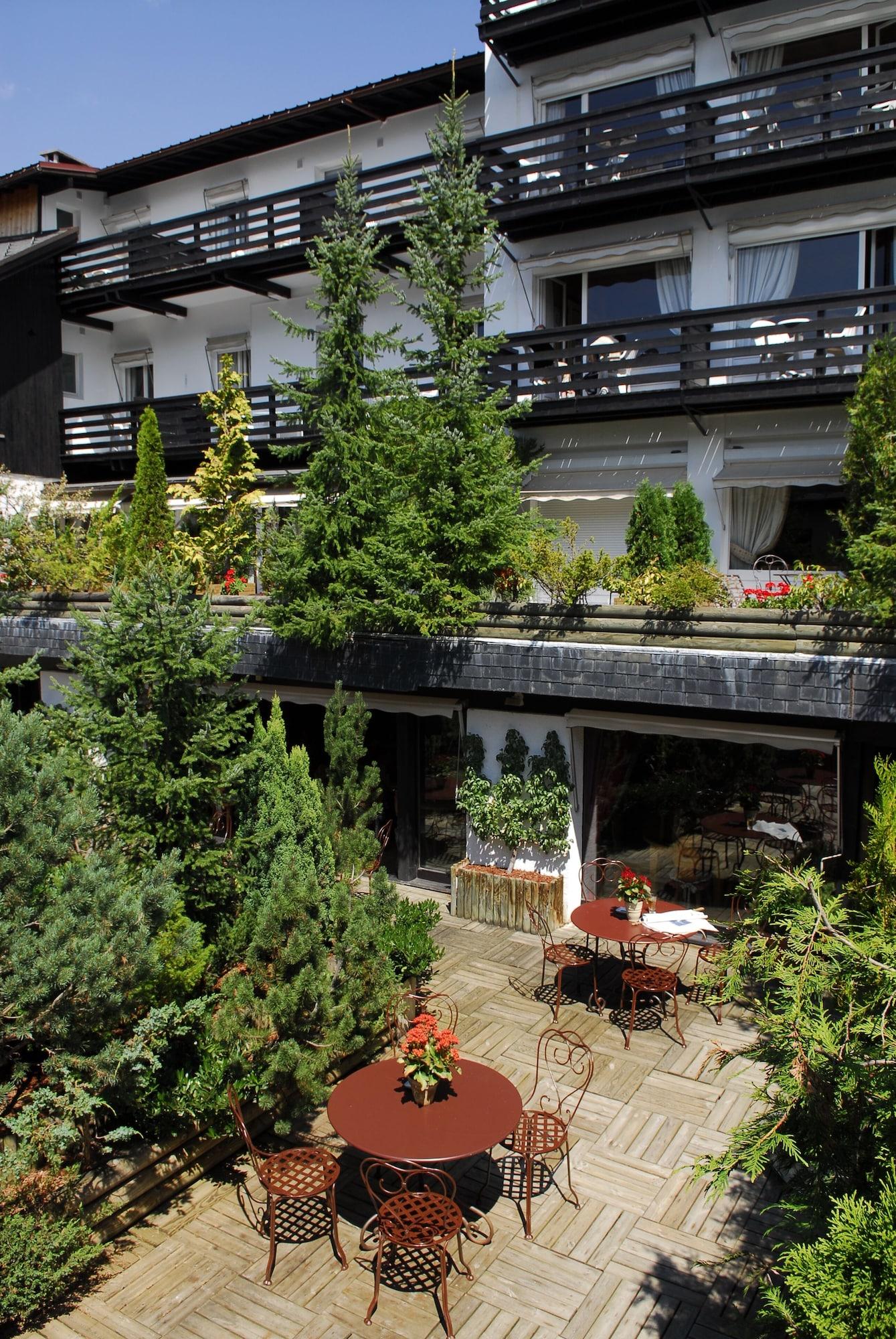 Vista Exterior Hotel Mont Blanc