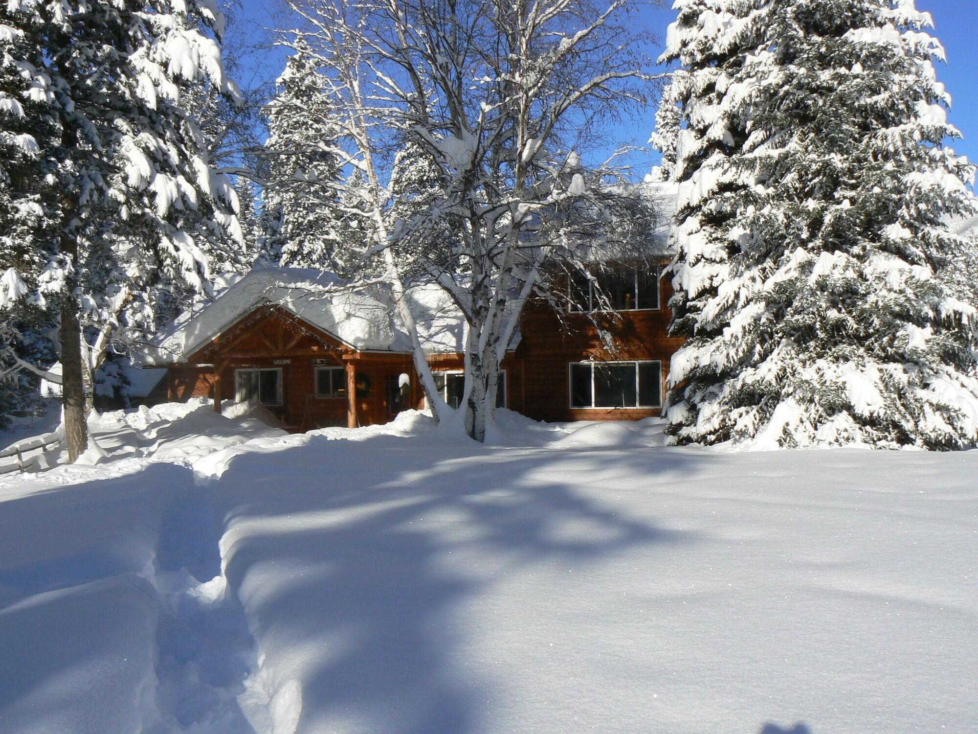 Instalaciones Recreativas Smoky Bear Ranch Bed & Breakfast & Cabins