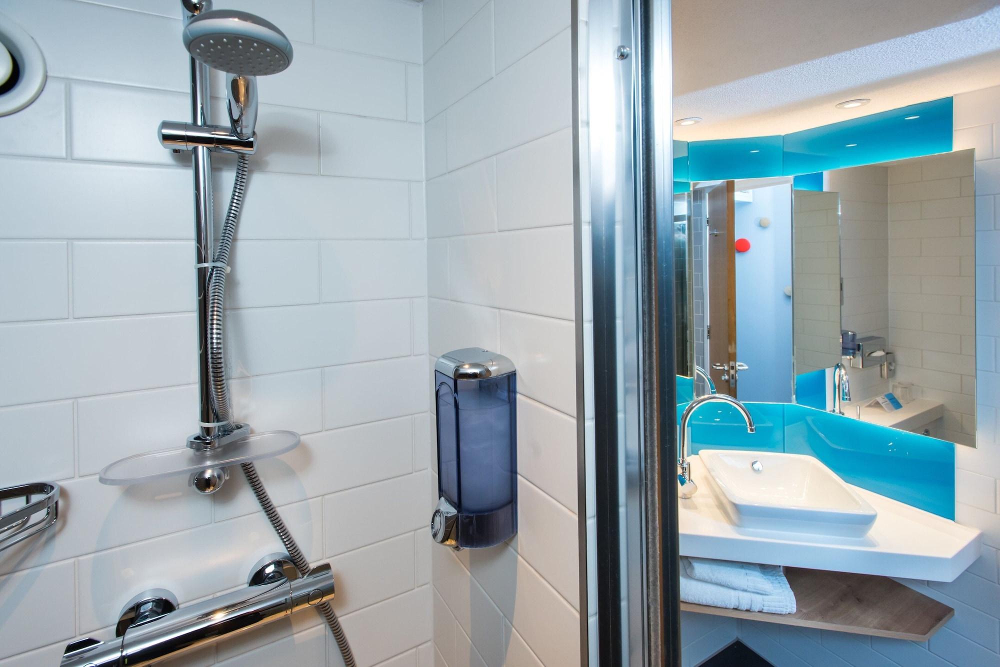 Equipamiento de Habitación Holiday Inn Express Cardiff Bay by IHG
