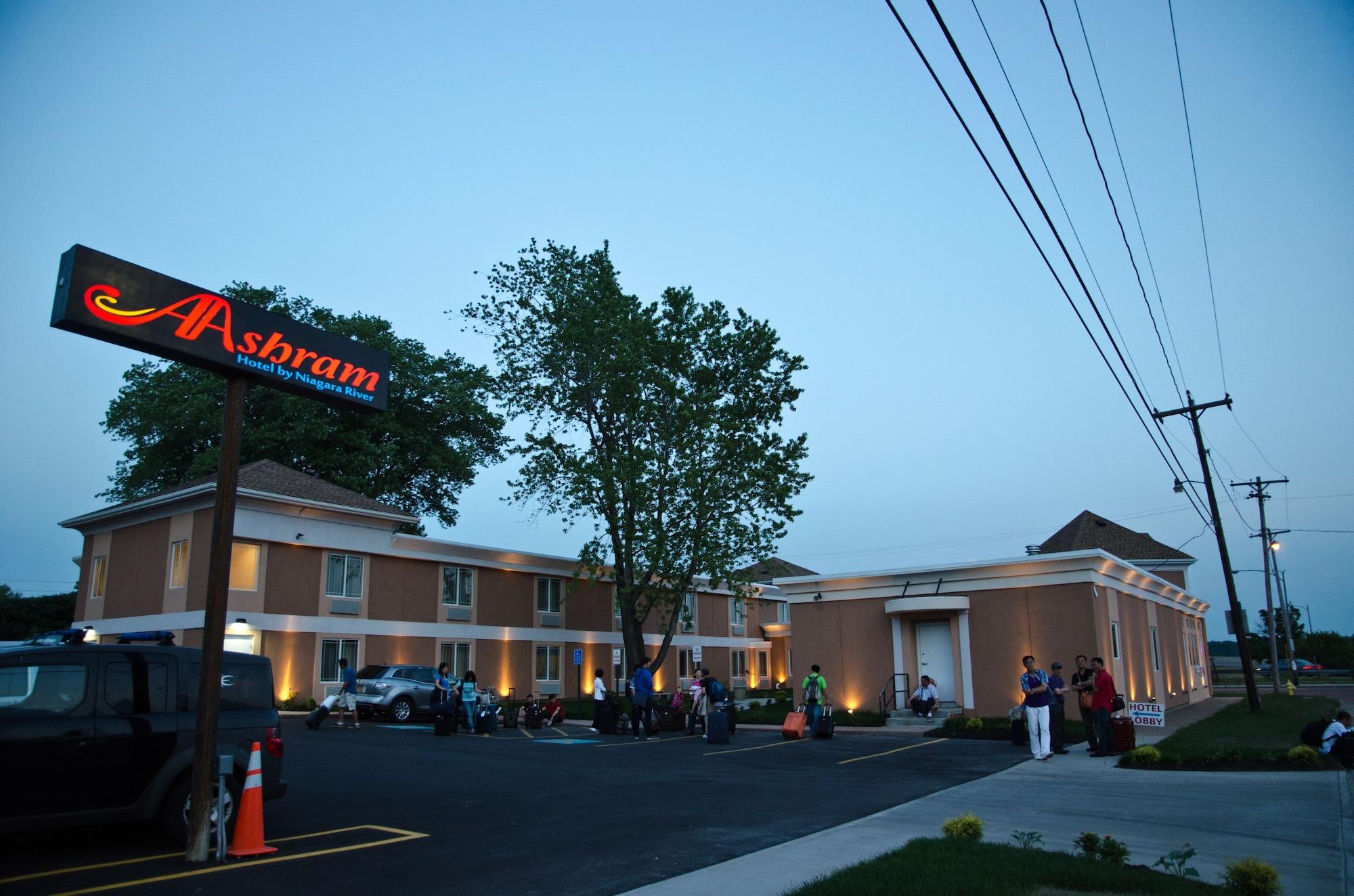 Vista Exterior AAshram Hotel by Niagara River