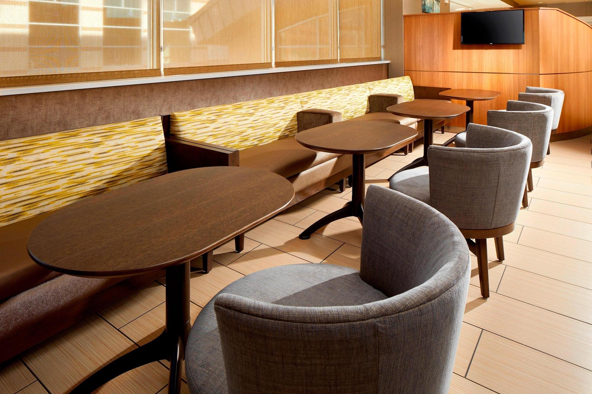 Vista Lobby SpringHill Suites by Marriott Pittsburgh Bakery Square