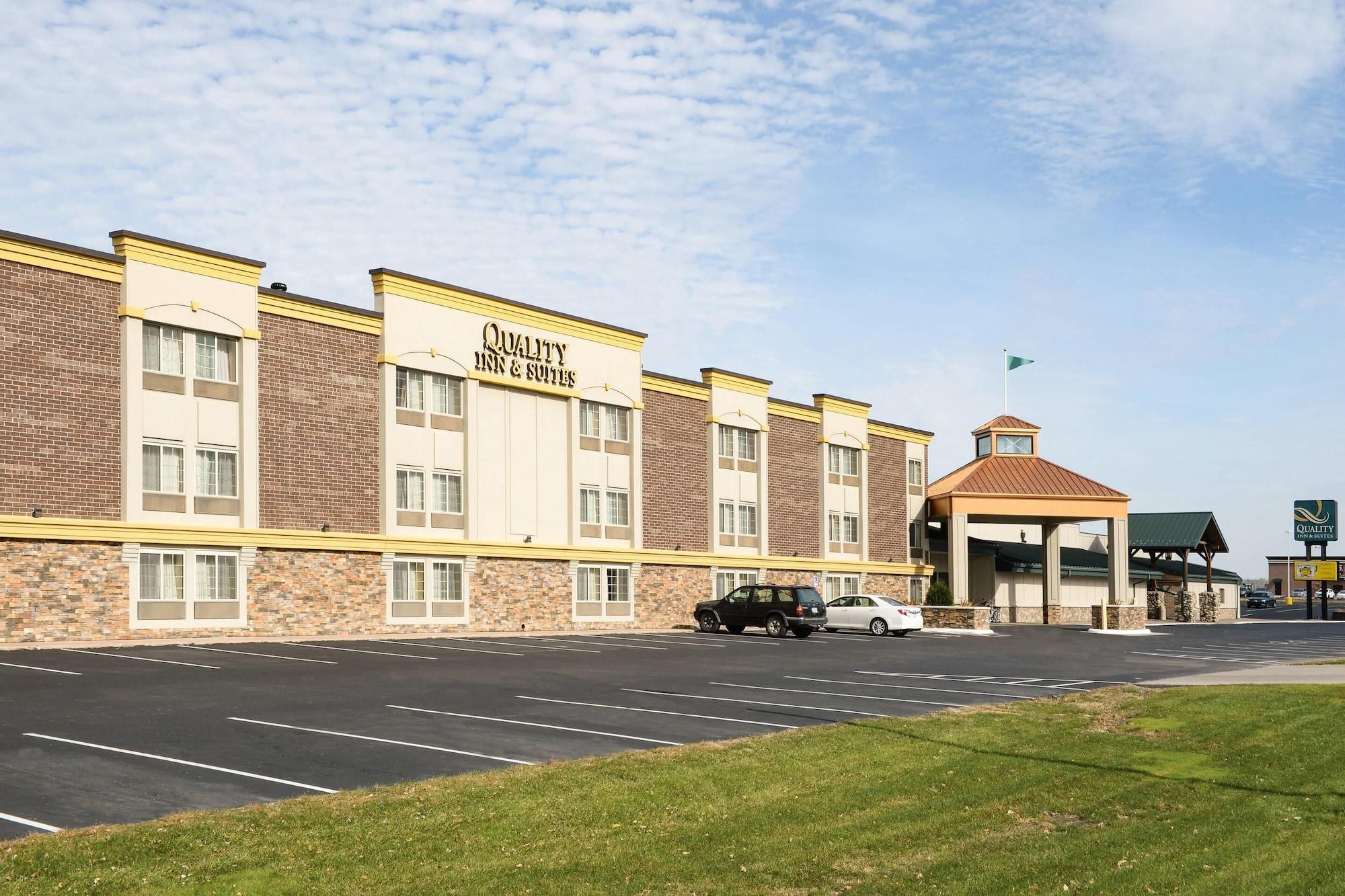 Vista Exterior Quality Inn & Suites Ames Conference Center Near ISU Campus