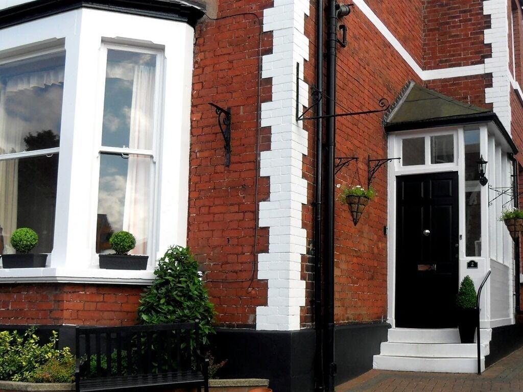 Varios Powys Lodge