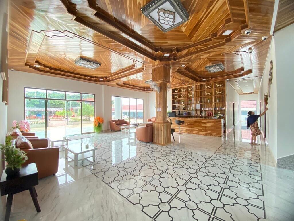 Vista Lobby Tulip Hotel