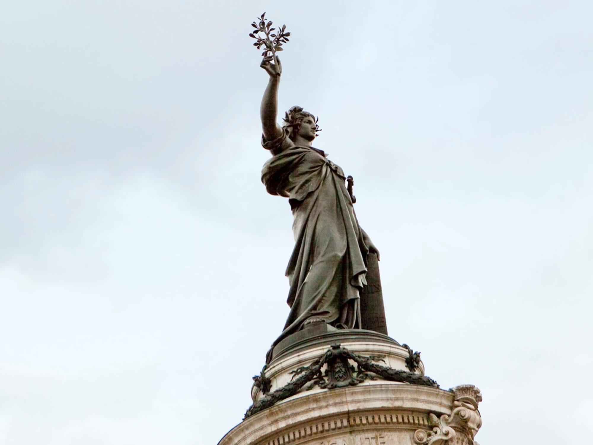 Varios Ibis Paris Avenue De La Republique