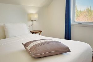 Alquiler Vacacional - ESKER NATURE TWO BEDROOMS & MEZZANINE LAKE VIEW ACCESS TO SPA, SAUNA & YURT