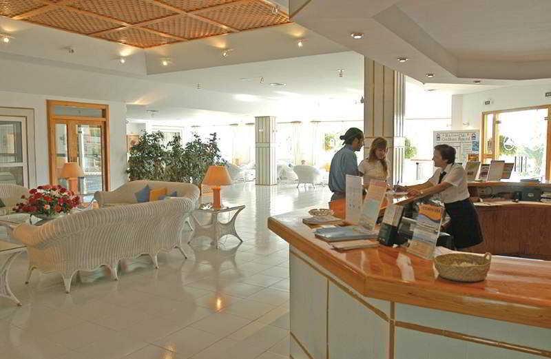 Vista Lobby Invisa Hotel Club Cala Blanca