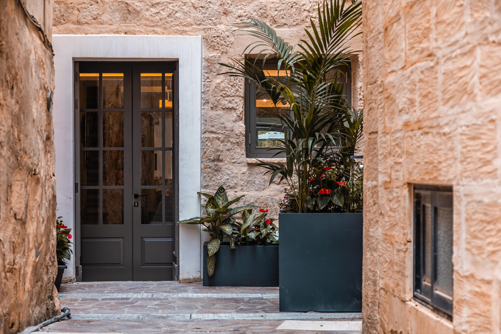 Vista Exterior The Village Boutique & Spa