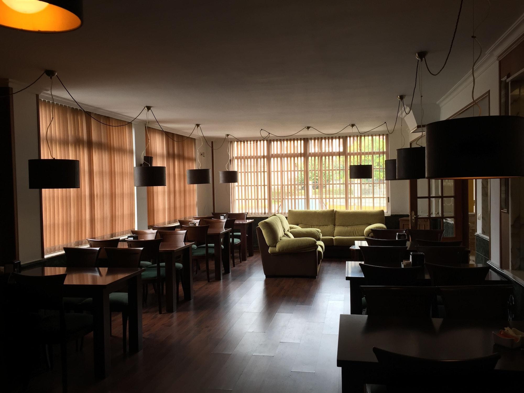 Bar/Salón Hotel As Areas II