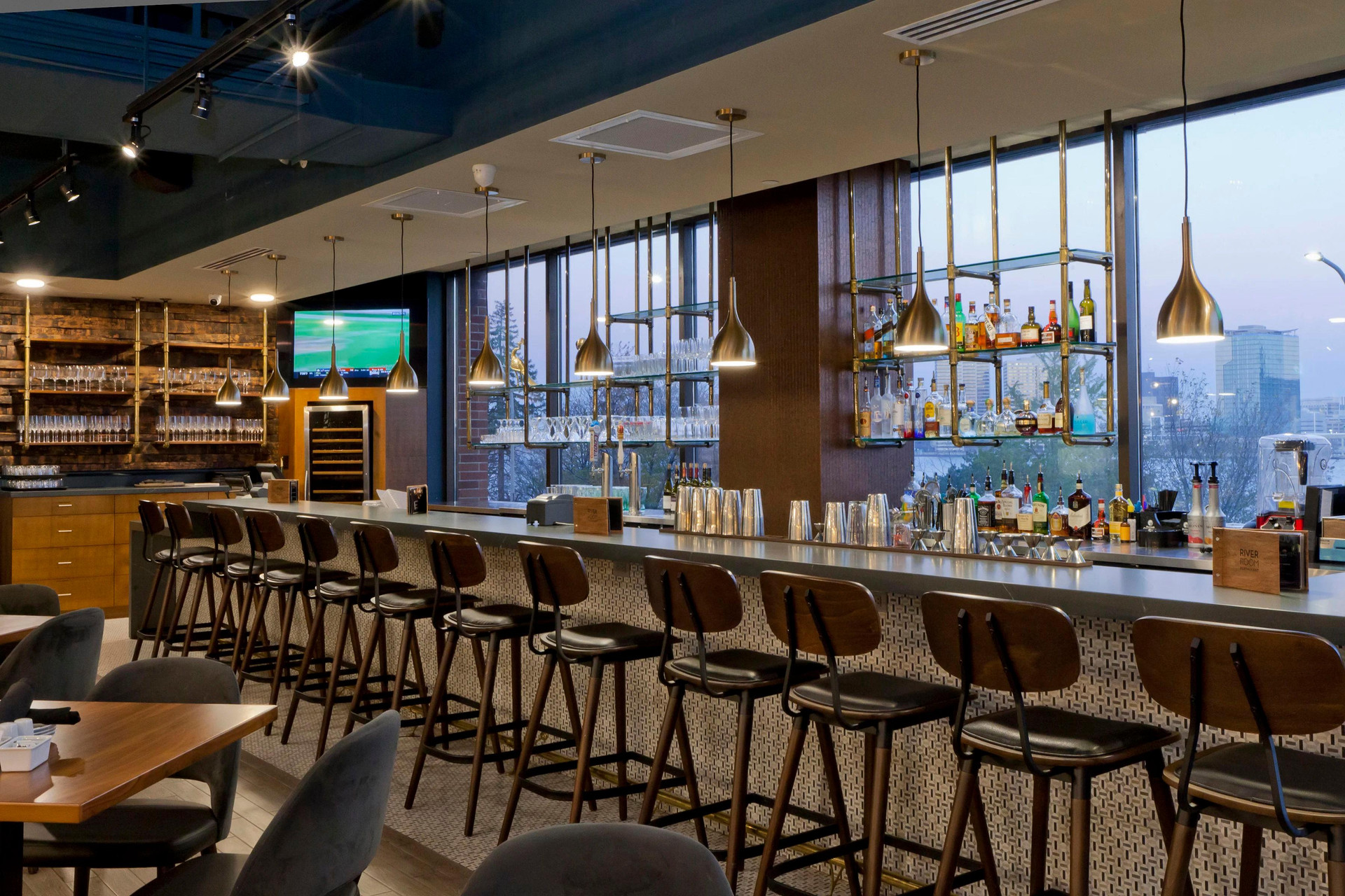 Bar/Salón DoubleTree by Hilton Windsor Hotel & Suites