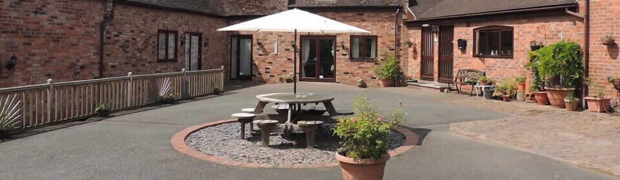 Varios The Manor Coach House