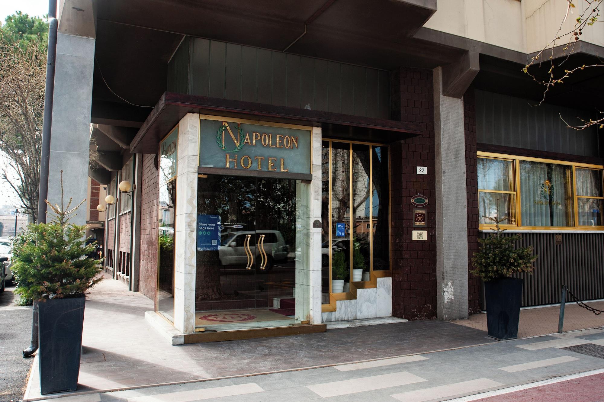 Vista Exterior Hotel Napoleon Rimini – City & Station