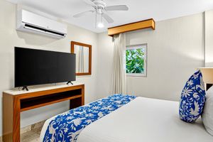 Renta Vacacional - Upscale Coastal Suite With Private Terrace, Ocean Views, Pool & hot tub