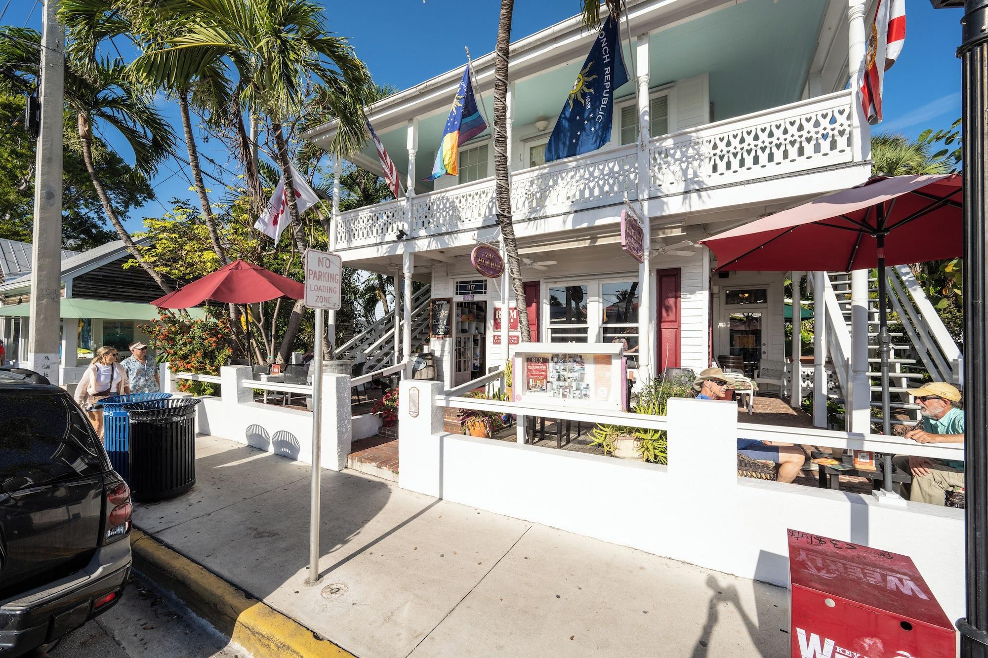 Vista Exterior Speakeasy Inn – Adults Only