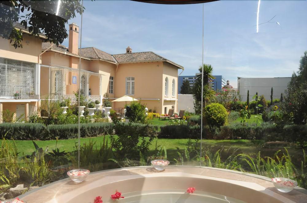 Vista Piscina Mansion del Angel