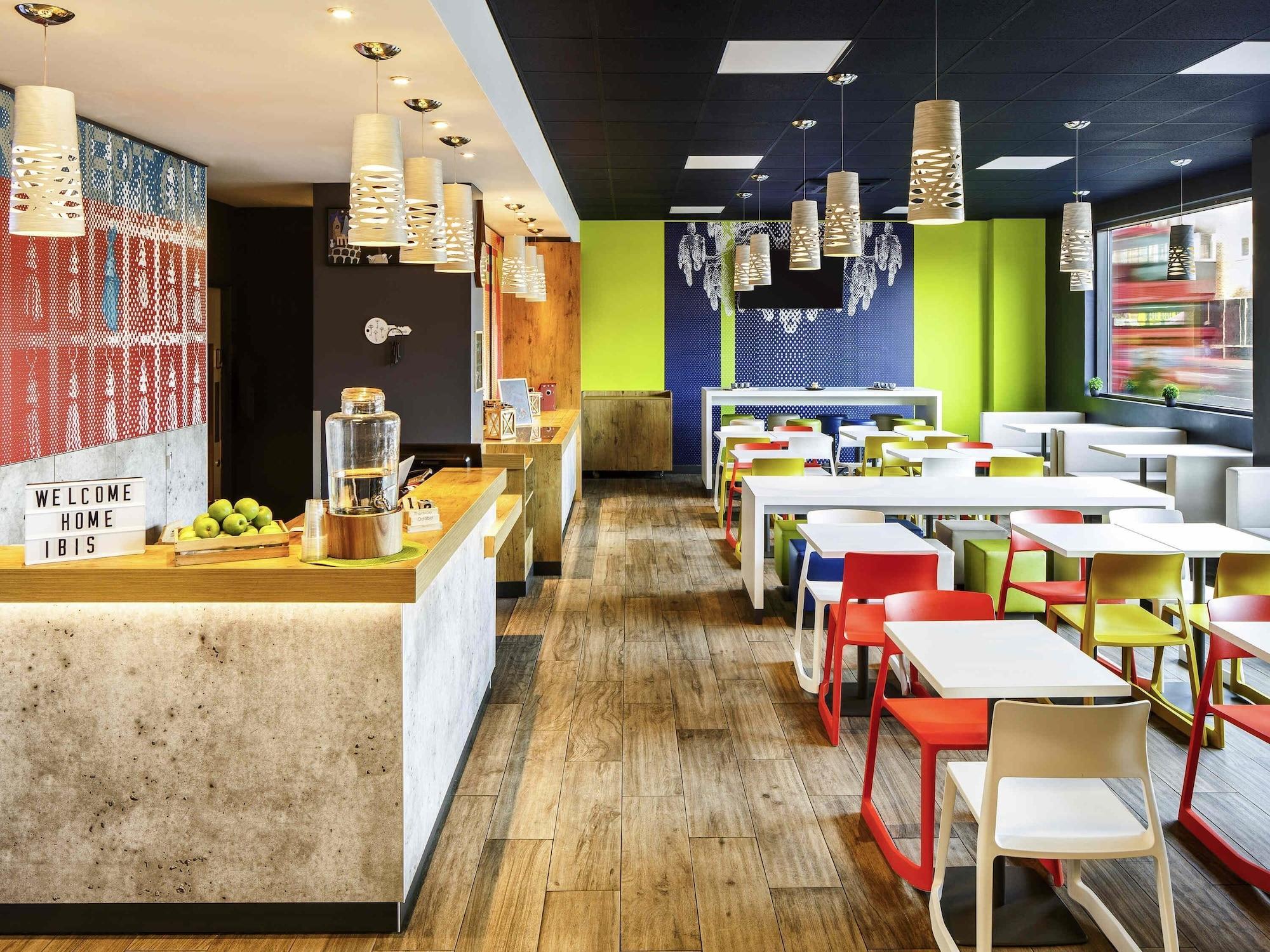 Vista Exterior ibis budget London Hounslow