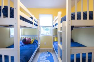 Alquiler Vacacional - Enjoy Family Memories - Great Outdoor Decks And Backyard; A Few Houses To Beach