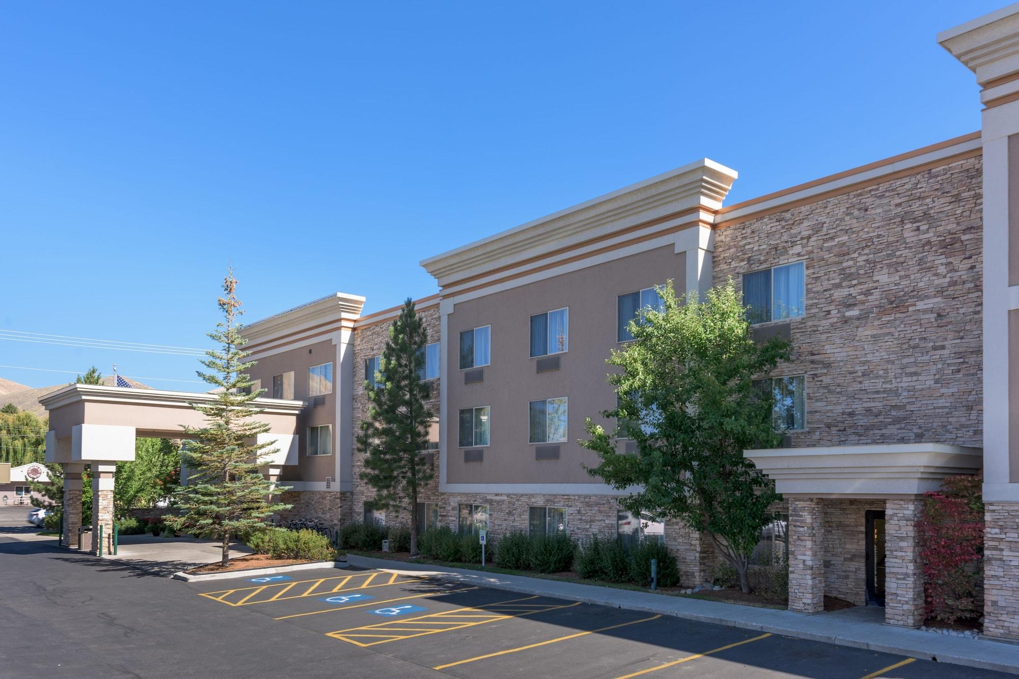 Vista Exterior Wood River Inn & Suites