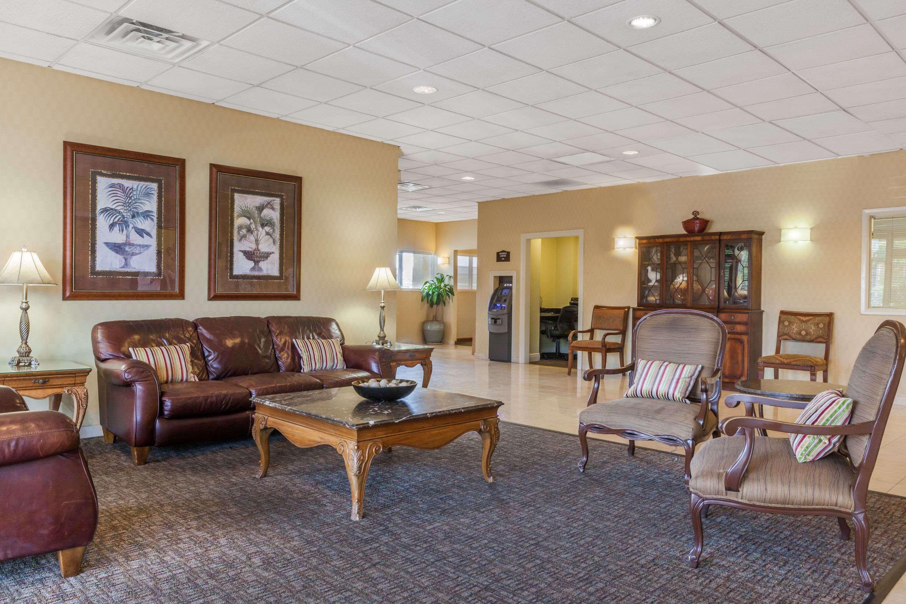 Vista Lobby Days Inn by Wyndham Kenner/New Orleans Airport South