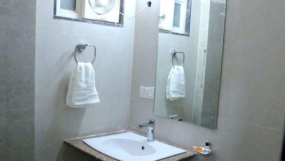 Set de Habitación Hotel Lokpriya Inn