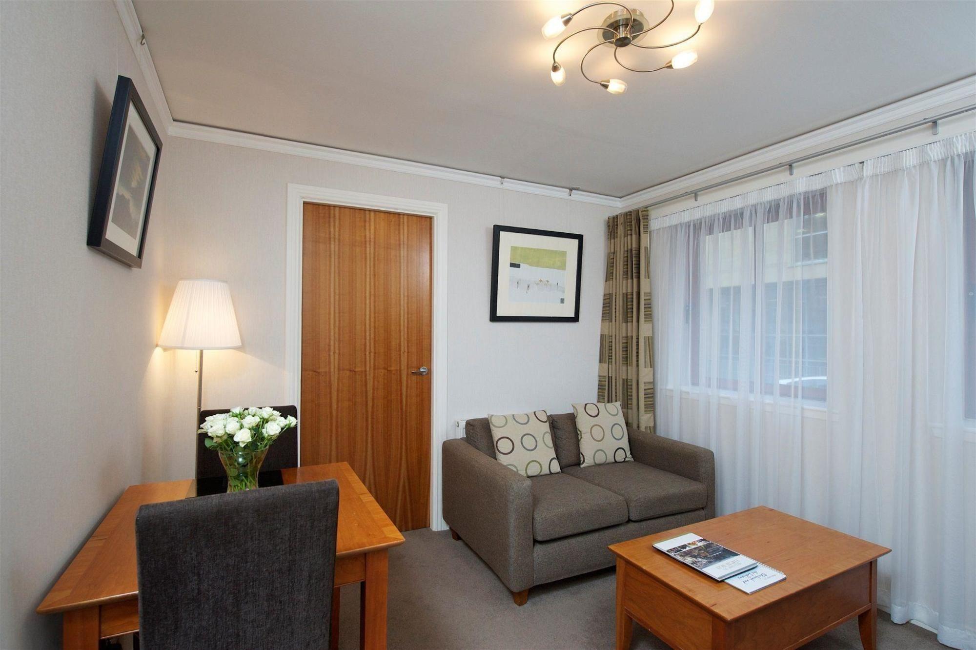 Set de Habitación The Knight Residence Apartments by Mansley