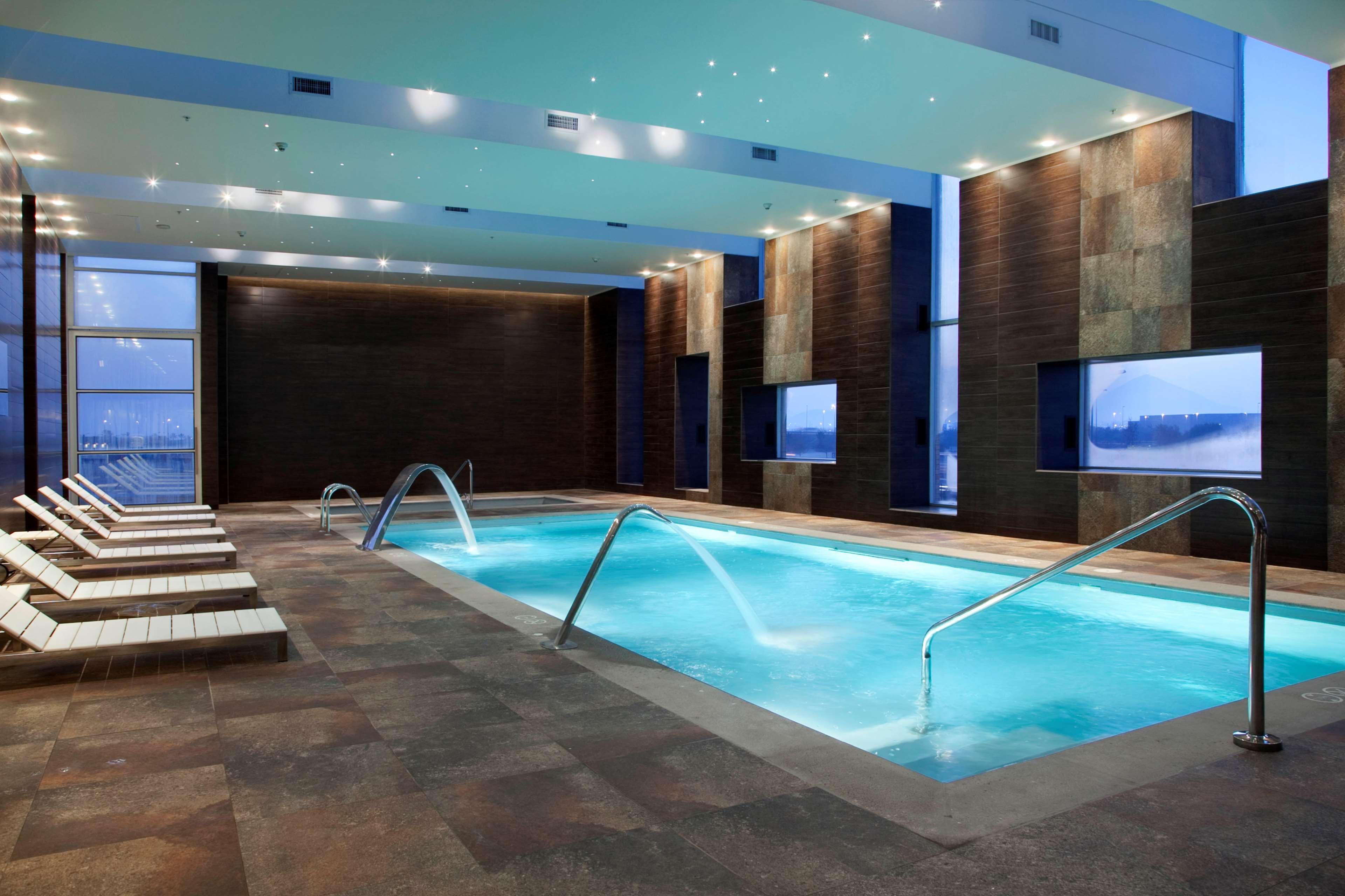 Vista Piscina Hilton Garden Inn Santiago Airport