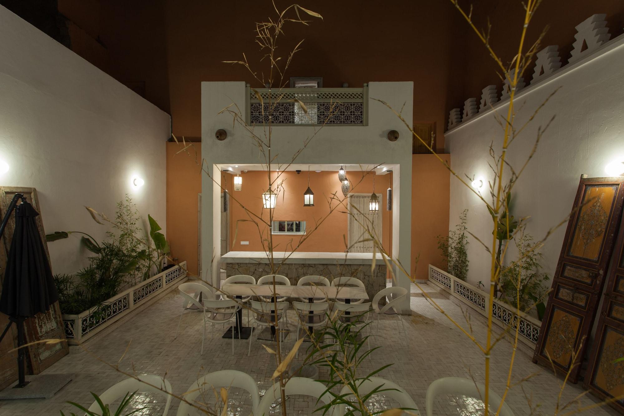 Vista Exterior BCK Art Riad