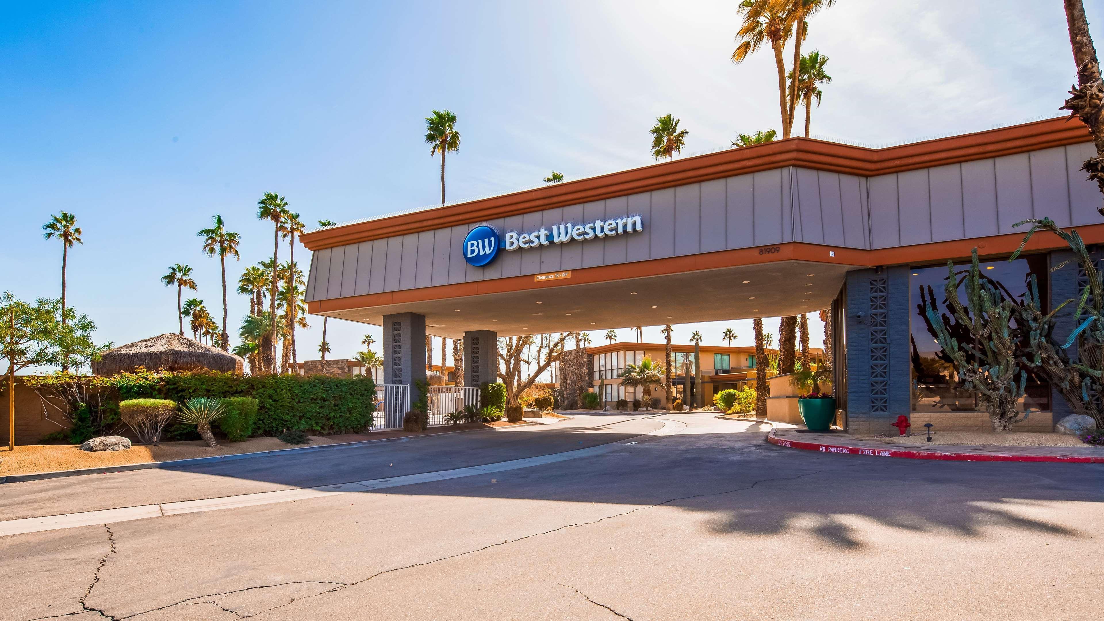 Vista Exterior Best Western Date Tree Hotel