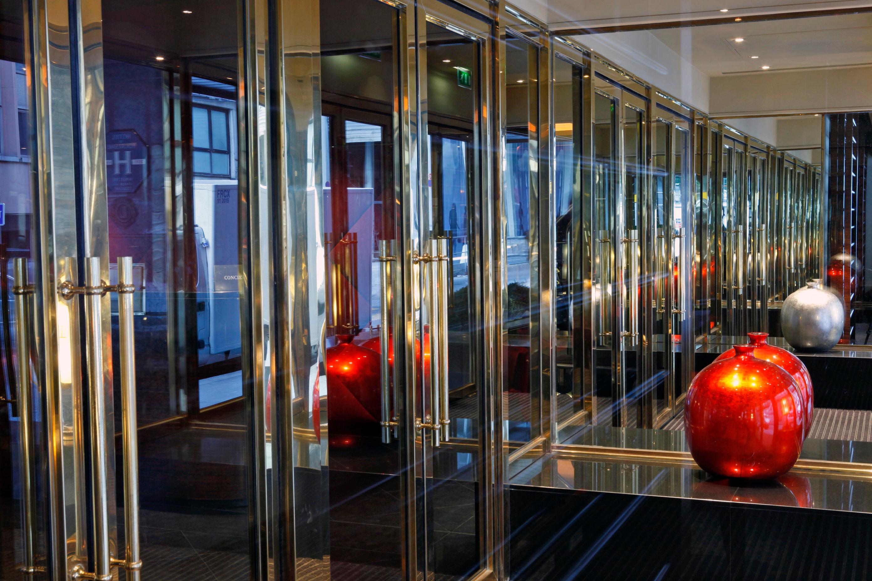 Vista Exterior Warwick Champs-Elysées Paris