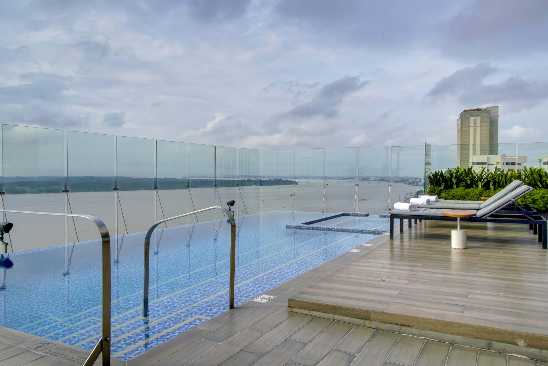 Vista Piscina DoubleTree by Hilton Guayaquil
