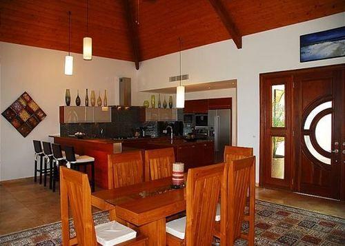 Bar/Salón Belle Vue 4 Br villa by RedAwning