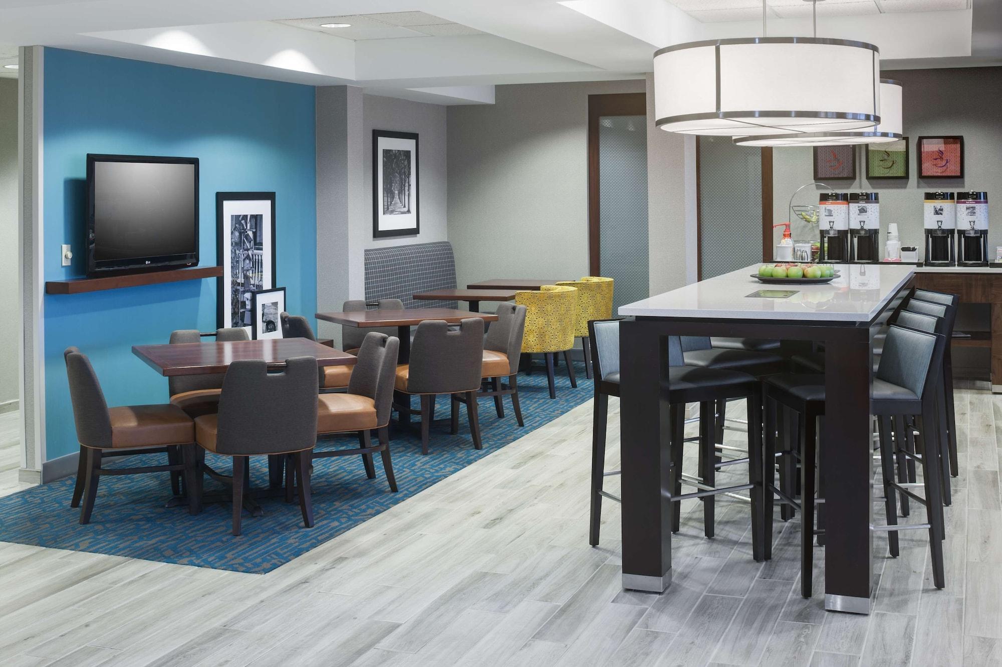 Vista Lobby Hampton Inn Kansas City - Liberty